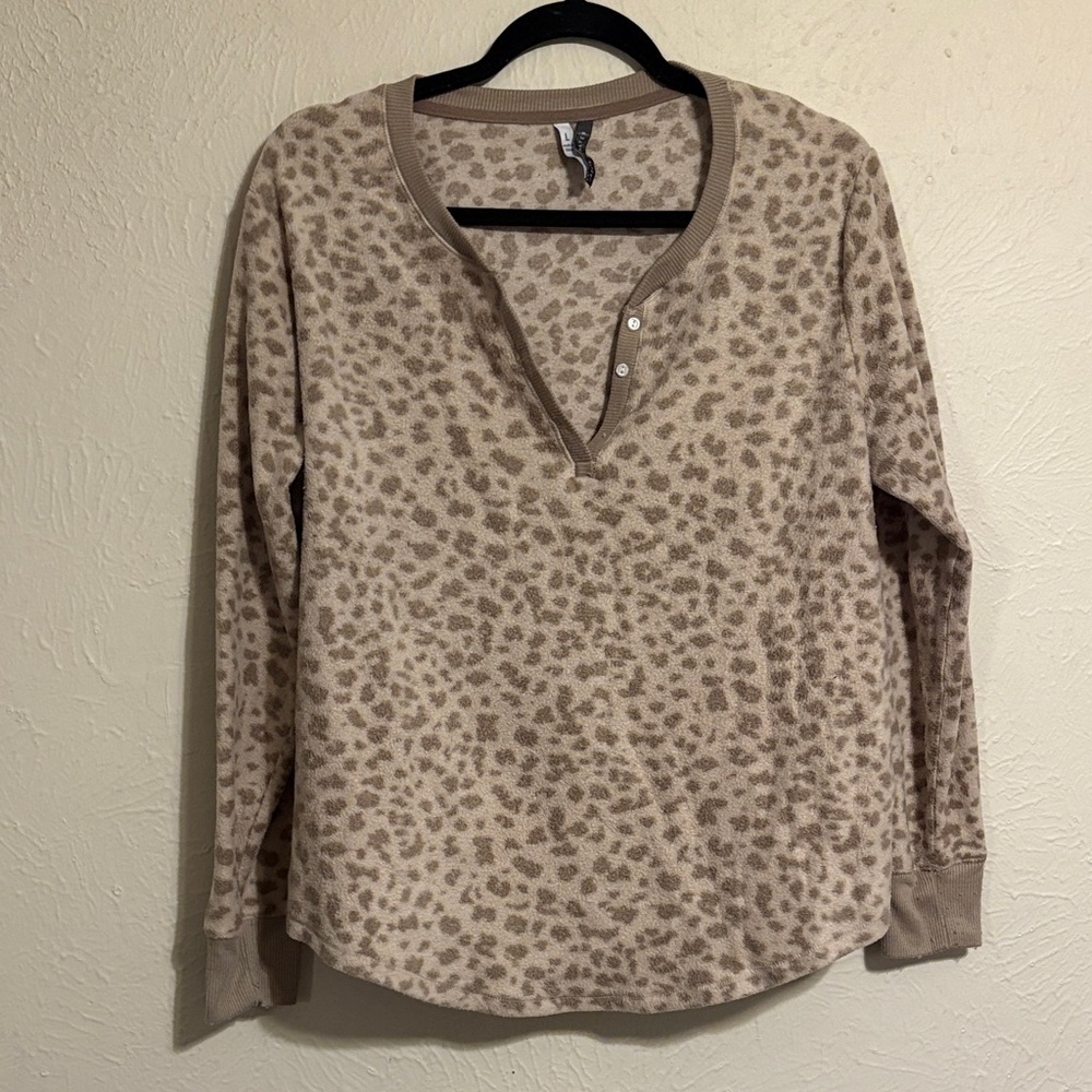 Stylish Beige Leopard Print V-Neck Blouse
